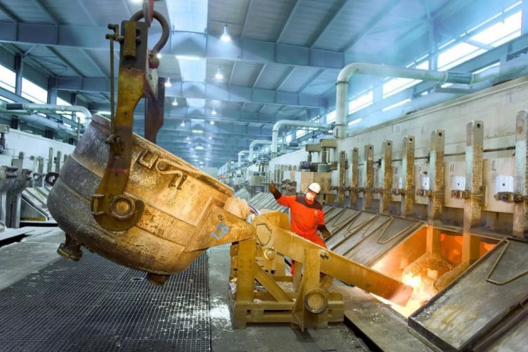 Melting aluminum
